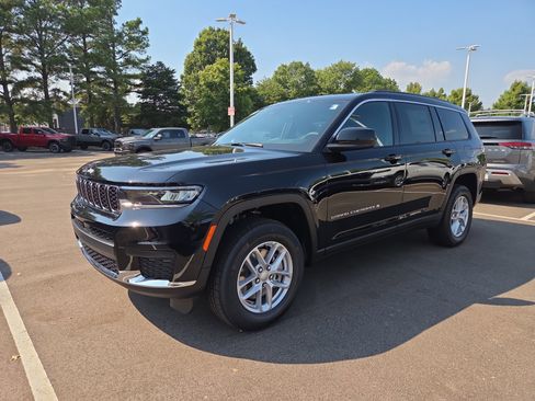 New 2025 Jeep Grand Cherokee L Laredo RWD image 1