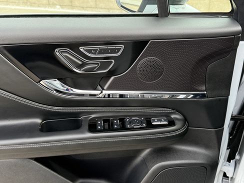 Used 2025 Lincoln Corsair Grand Touring w/ Equipment Group 301A image 17