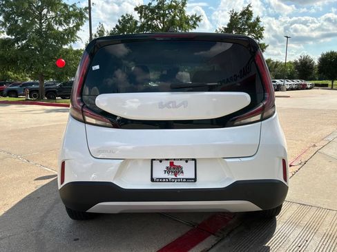 Used 2025 Kia Soul LX w/ LX Technology Package FWD image 7