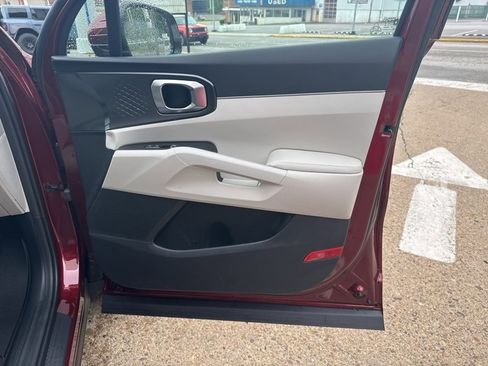 Used 2025 Kia Sorento S image 18