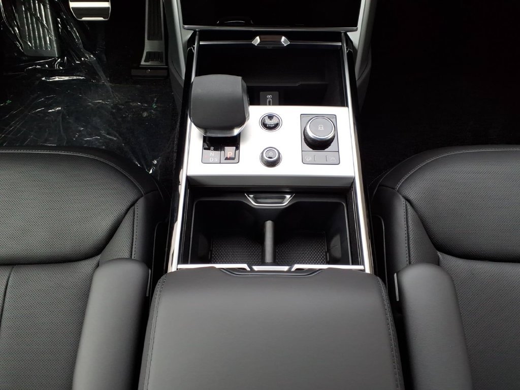 New 2027 Land Rover Range Rover Long Wheelbase SE AWD/4WD image 21