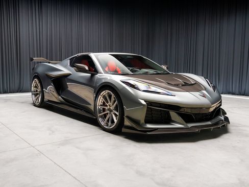 Used 2024 Chevrolet Corvette Z06 RWD image 17