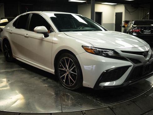 Used 2023 Toyota Camry SE w/ Convenience Package FWD image 5