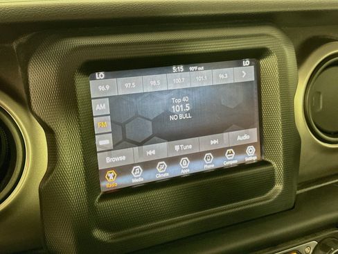 Used 2020 Jeep Wrangler Sport AWD/4WD image 19