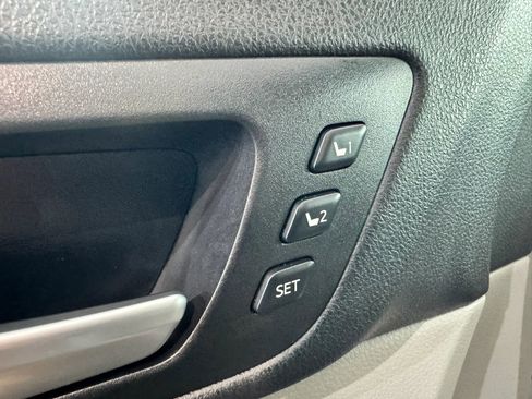 Used 2016 Toyota Highlander Limited image 29