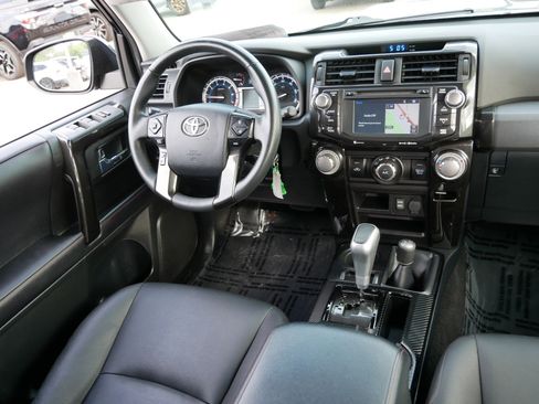 Used 2018 Toyota 4Runner TRD Off-Road Premium AWD/4WD image 9