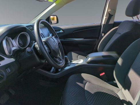 Used 2020 Dodge Journey SE image 9