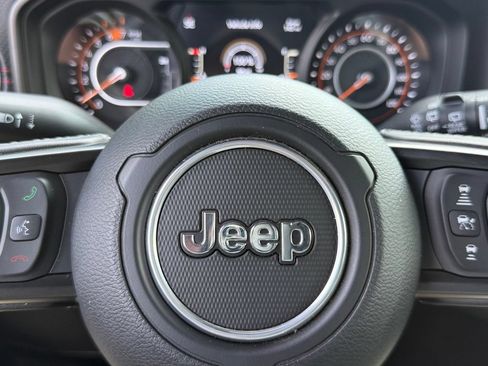 Used 2025 Jeep Wrangler Unlimited Rubicon AWD/4WD image 26