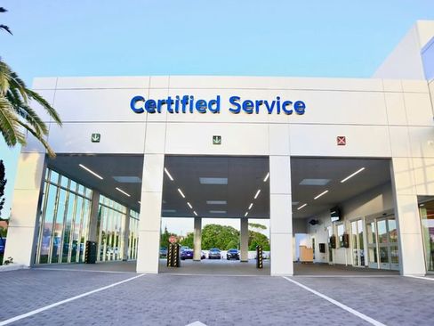 Used 2020 Land Rover Discovery Landmark image 30