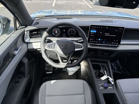 New 2025 Volkswagen Tiguan SE R-Line image 16