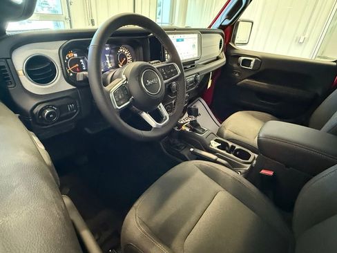 New 2026 Jeep Wrangler Unlimited Sahara AWD/4WD image 20