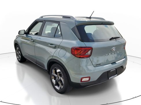 Used 2025 Hyundai Venue SEL image 5