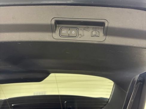 Used 2023 Ford Explorer XLT AWD/4WD image 10