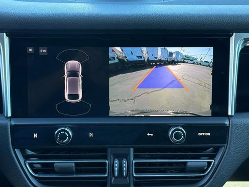 Used 2022 Porsche Macan w/ Premium Package Plus image 30