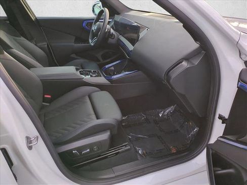 Certified 2025 BMW X3 xDrive30i w/ M Sport Package image 22