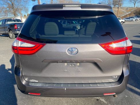 Used 2016 Toyota Sienna image 4