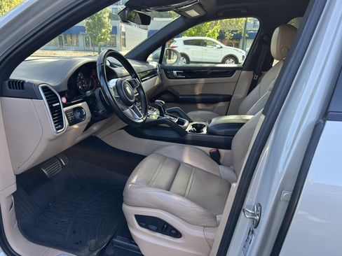 Used 2023 Porsche Cayenne S AWD/4WD image 17