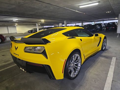 Used 2015 Chevrolet Corvette Z06 w/ 3LZ Preferred Equipment Group image 7