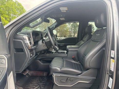 Used 2025 Ford F250 Platinum image 11