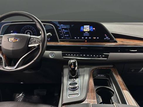 Used 2024 Cadillac Escalade ESV Luxury w/ LPO, Floor Liner Package AWD/4WD image 11
