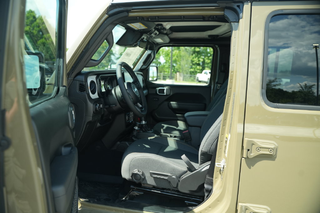New 2026 Jeep Gladiator Sport w/ Dual Top Group AWD/4WD image 10