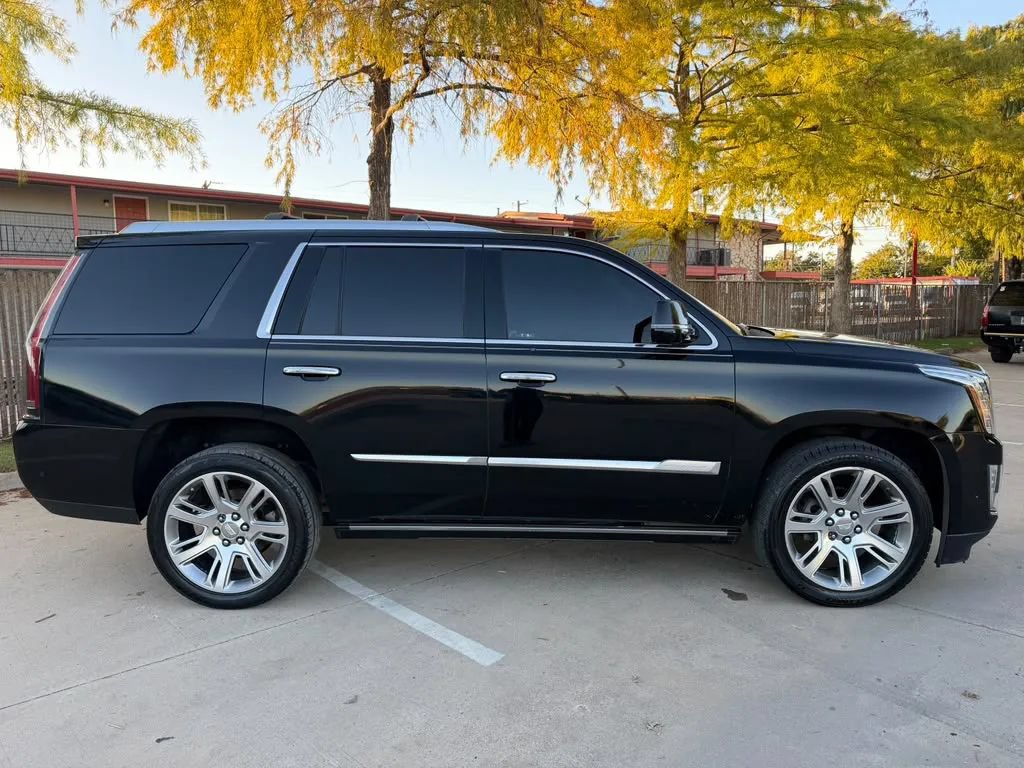 Used 2018 Cadillac Escalade Premium Luxury RWD image 5