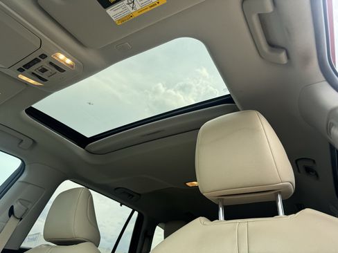 Used 2022 Toyota Highlander XLE FWD image 24