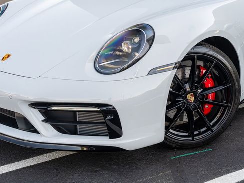 Used 2023 Porsche 911 Carrera S RWD image 3