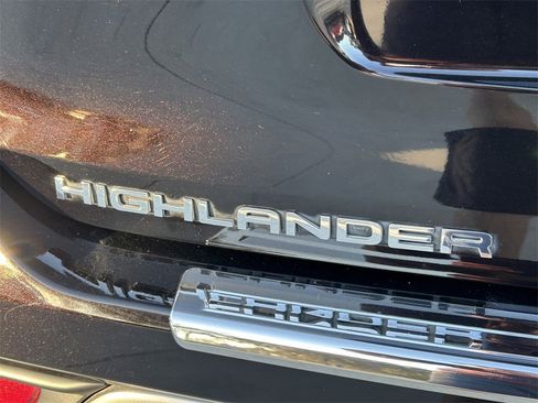 Certified 2022 Toyota Highlander Platinum image 10