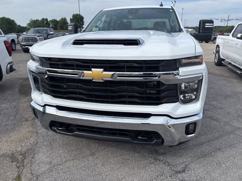 Used 2025 Chevrolet Silverado 2500 LT w/ Convenience Package AWD/4WD image 4