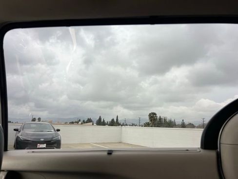 Used 2020 Chrysler Pacifica Touring-L image 36