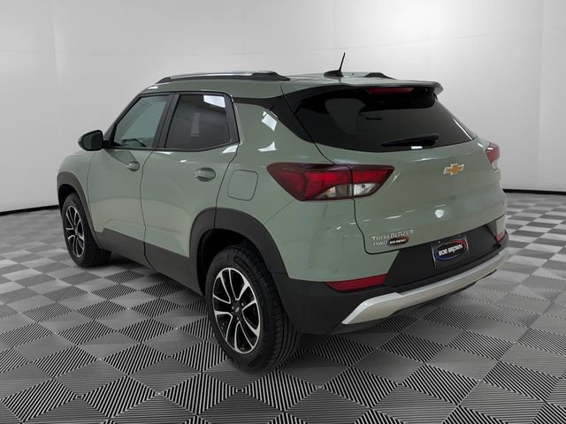 Used 2025 Chevrolet TrailBlazer LT AWD/4WD image 3