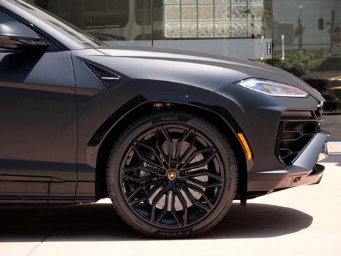 Used 2025 Lamborghini Urus SE AWD/4WD image 9