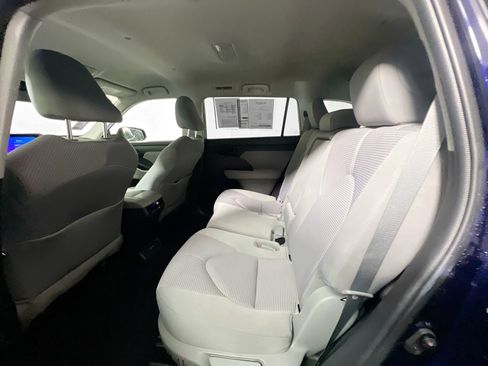 Used 2023 Toyota Highlander LE image 29