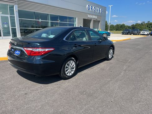 Used 2016 Toyota Camry LE FWD image 5