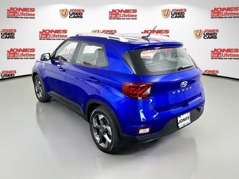 Certified 2023 Hyundai Venue Limited w/ Cargo Package FWD image 2