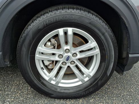 Used 2023 Ford Explorer XLT AWD/4WD image 7