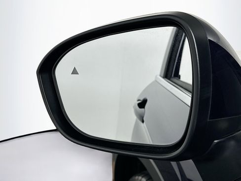 Used 2024 Mitsubishi Outlander SE image 16