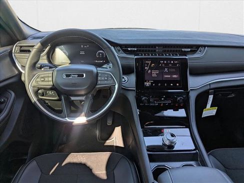 New 2025 Jeep Grand Cherokee Altitude image 14