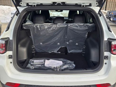New 2026 Jeep Compass Latitude image 12