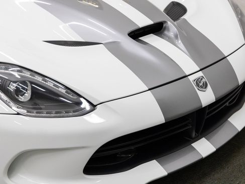 Used 2014 SRT Viper GTS w/ Exterior Carbon Fiber Package RWD image 21