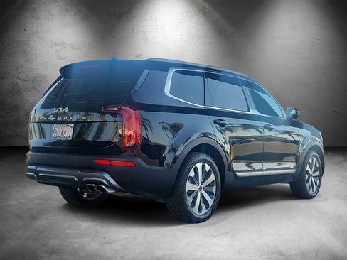 Used 2022 Kia Telluride S FWD image 3