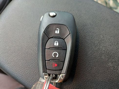 Used 2025 Chevrolet Trax RS image 28