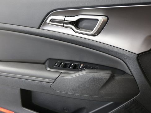 Certified 2026 Kia Sportage EX w/ EX Panorama Roof Package image 24