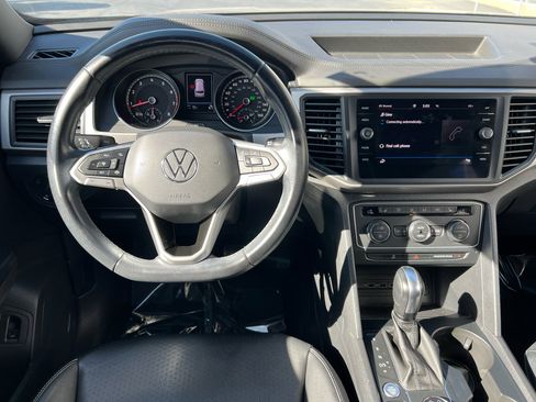 Used 2020 Volkswagen Atlas Cross Sport SE w/ Panoramic Sunroof Package image 17