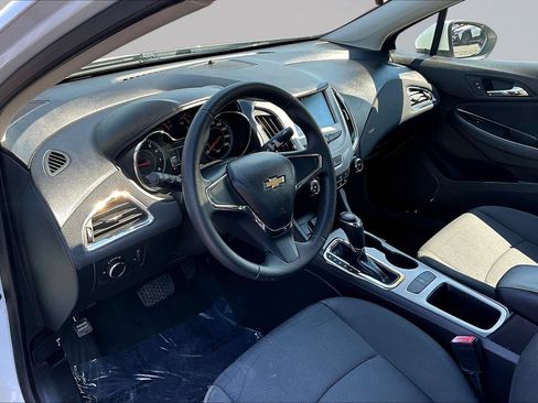 Used 2018 Chevrolet Cruze LS FWD image 17