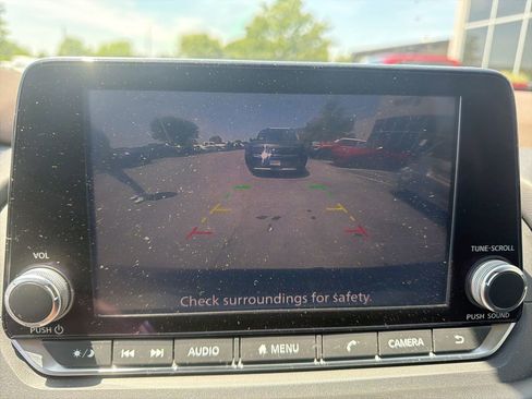 Used 2021 Nissan Rogue S FWD image 20