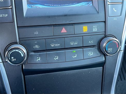 Used 2016 Toyota Camry SE image 15