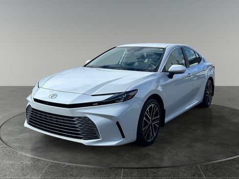 Used 2026 Toyota Camry XLE AWD/4WD image 4