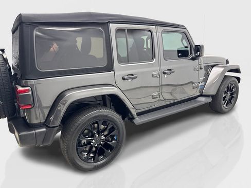 Used 2022 Jeep Wrangler Unlimited Sahara w/ Cold Weather Group image 9